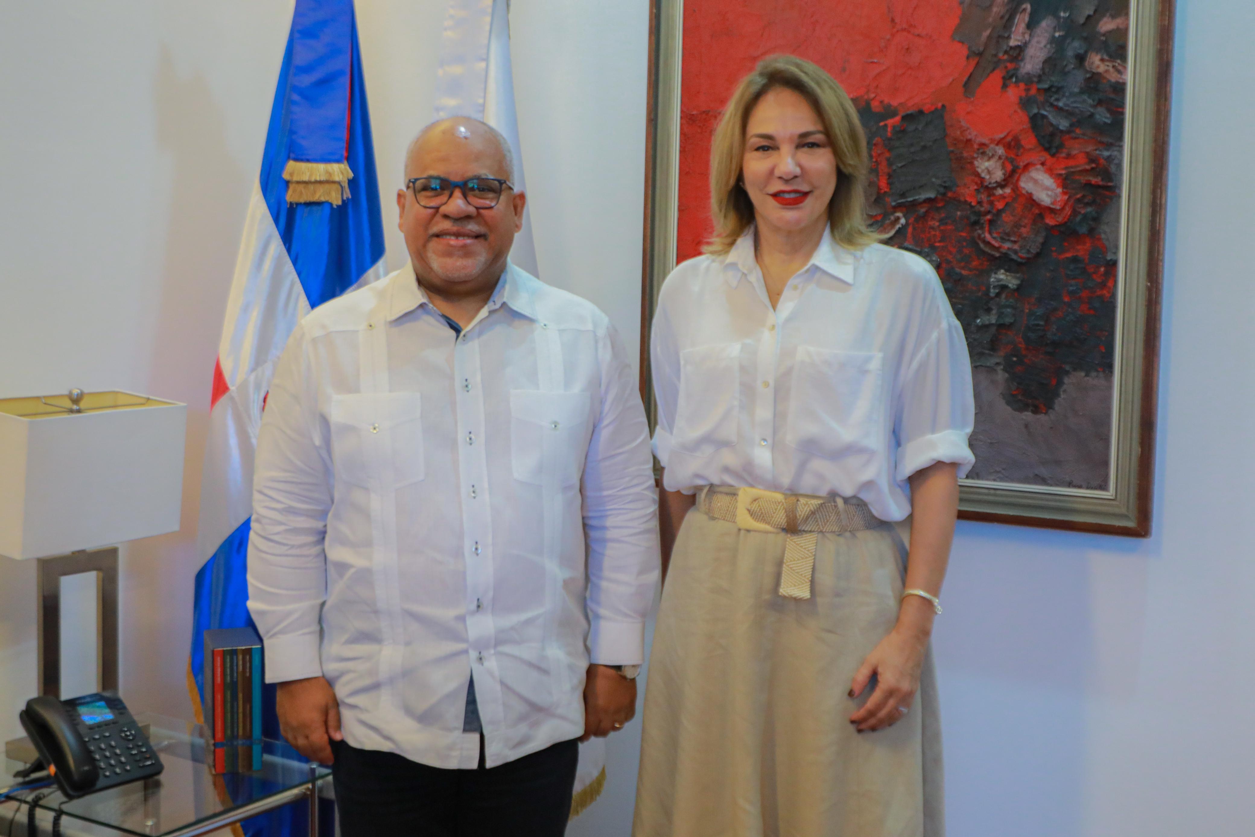 Director de Promipyme y ministra de Cultura sostienen encuentro de trabajo